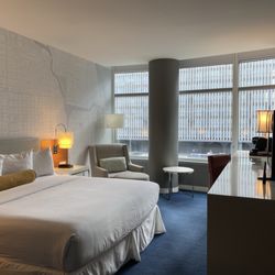 Kinzie Hotel - King bedroom