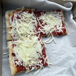Wallys Pizza - Cheese pizza slices
