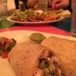 Pacos Tacos - In the foreground is the aforementioned Chicken Burrito, the background holds the Nachos Grandes. I can be pretty freaking artsy if I want.