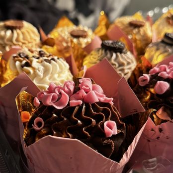 Pinkitzel - Norman - Chocolate truffle cupcake - Candy Stores Near Me - Norman, Oklahoma Pinkitzel - Norman - Chocolate truffle cupcake - Candy Stores Near Me - Norman, Oklahoma