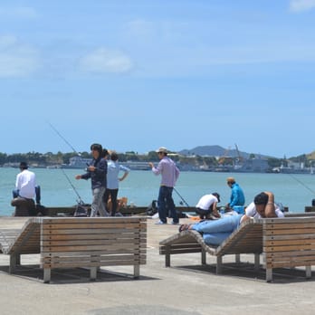 Queens Wharf - Fishermen and peeps chilling - Local Flavor Near Me - Auckland, AUK