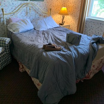 Greystone Manor Bed & Breakfast - Bed & Breakfast Near Me - Bird In Hand, Pennsylvania Greystone Manor Bed & Breakfast - Bed & Breakfast Near Me - Bird In Hand, Pennsylvania