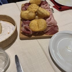 Osteria AL Peronio - Cheese and meat board with some fried bread