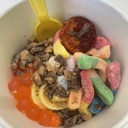 Tutti Frutti Frozen Yogurt - Mango frozen yogurt (with assorted toppings)
