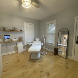 Tierras Beauty - It's super cute inside, smells good and the best morning music ever