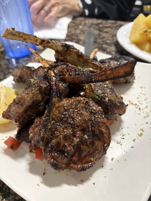 Chris' Taverna by null