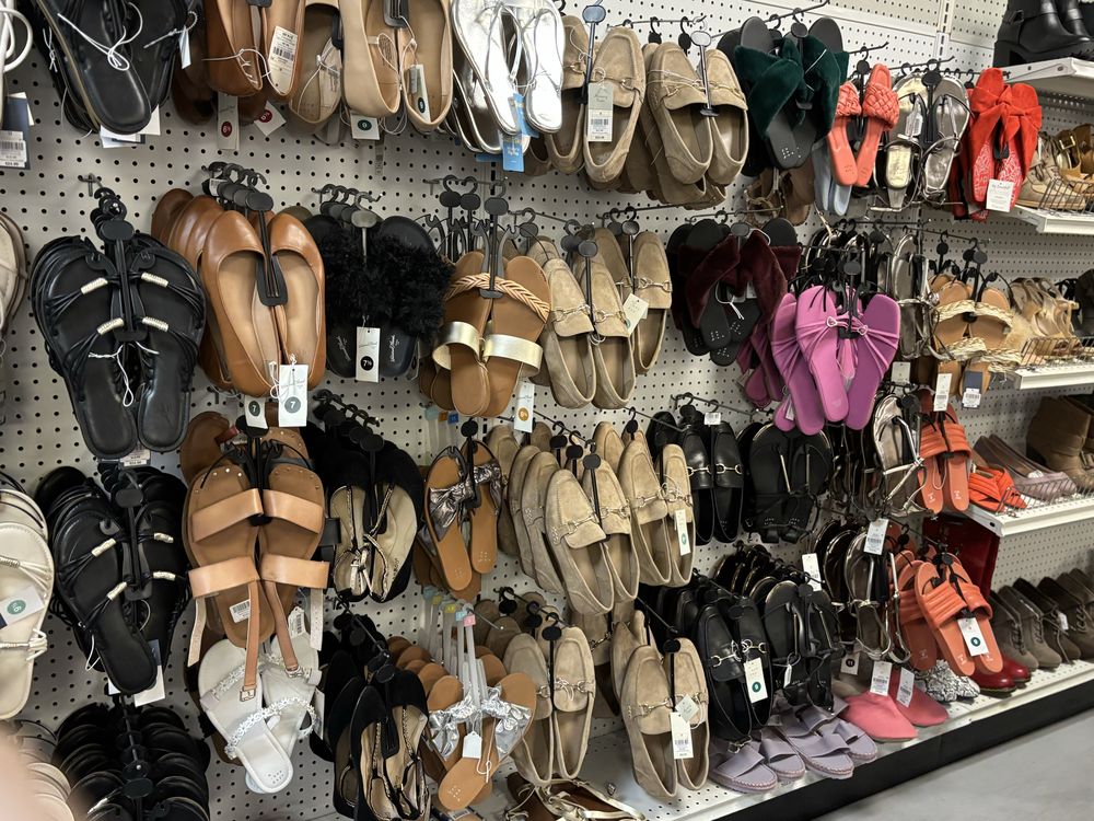 Raeburn’s Discount Outlet
