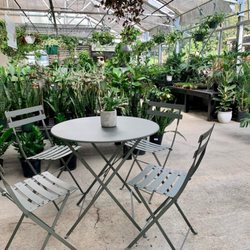 Mettowee Mint - Cafe seating