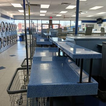 It's Laundry Time - Folding tables. - Laundromat Near Me - Xenia, Ohio