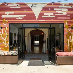 Heartbeat House - Welcome to Heartbeat House! New studio + courtyard entrance