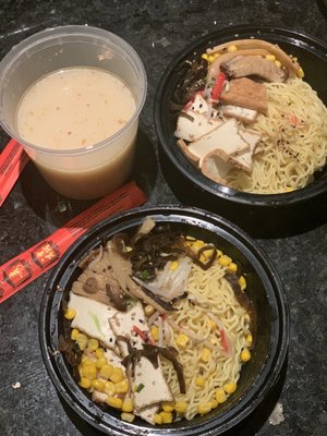 Poke Burri / Lifting Noodles Ramen by null