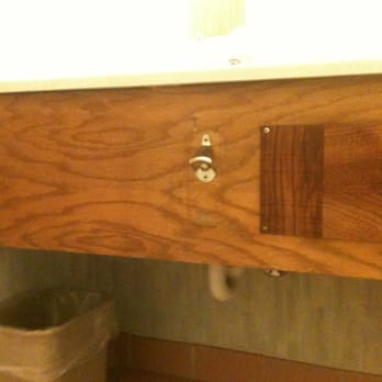 Motel 6 - Bottle opener at arms lenght from toilet - Hotels Near Me - Winslow, Arizona