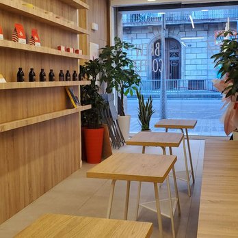 Brew Coffee Urquinaona - View from back of shop - Coffee & Tea Near Me - Barcelona, B
