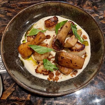 XO Restaurant - Scallops and trumpet mushrooms. - Asian Fusion Near Me - Honolulu, Hawaii XO Restaurant - Scallops and trumpet mushrooms. - Asian Fusion Near Me - Honolulu, Hawaii