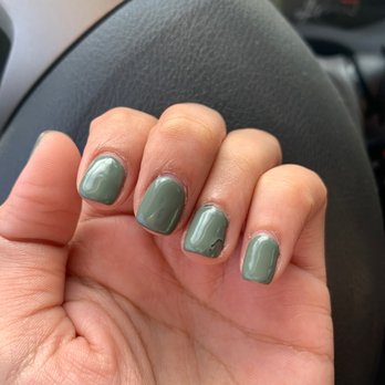Blooming Nail Bar - Already chipping not even a week after, overall thick lumpy coat - Nail Salons Near Me - Burbank, California
