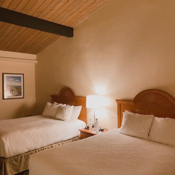 Ramada by Wyndham Santa Barbara - Room 252 with two Queen Beds - Hotels Near Me - Santa Barbara, California Ramada by Wyndham Santa Barbara - Room 252 with two Queen Beds - Hotels Near Me - Santa Barbara, California