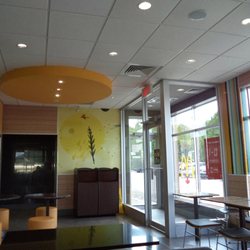 McDonald's - 15 juillet 2019 / Voyez en vitrine la promotion des cornets à $1.00 !