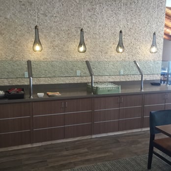 Holiday Inn The Lodge at Big Bear Lake - Buffet area - Big Bear, CA