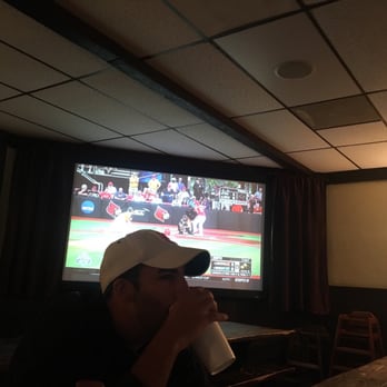 Ye Olde Pizza Pub - Big screen TV to watch the game while eating pizza! - Pizza Near Me - Hamilton, New York