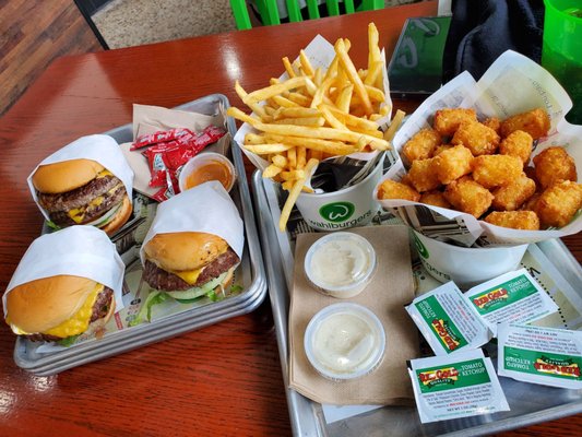 Wahlburgers by null