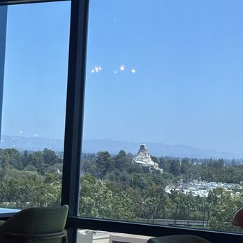 Disneyland Hotel - Great view - Hotels Near Me - Anaheim, California Disneyland Hotel - Great view - Hotels Near Me - Anaheim, California
