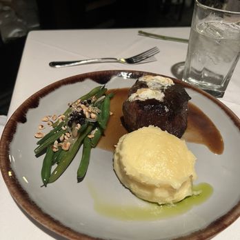 Log Haven - Filet Mignon with mashed potatoes and green beans - New American Near Me - Salt Lake City, Utah Log Haven - Filet Mignon with mashed potatoes and green beans - New American Near Me - Salt Lake City, Utah