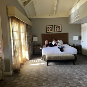 Hilton Phoenix Tapatio Cliffs Resort - The bedroom area in side Signature Suite May 2022 - Hotels Near Me - Phoenix, Arizona Hilton Phoenix Tapatio Cliffs Resort - The bedroom area in side Signature Suite May 2022 - Hotels Near Me - Phoenix, Arizona