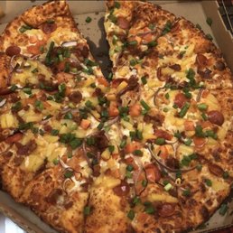 No pepperoni on the Maui zaui pepperoni this a $40 pizza and it's just green onions tomatoes, purple onions and pineapple no pepperoni!