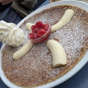 De Dutch - Plate #11 banana strawberry whip - Breakfast & Brunch Near Me - New Westminster, British Columbia