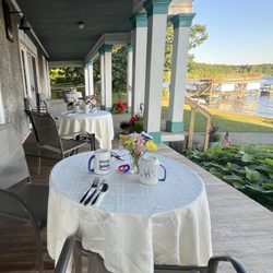 Driftwood Inn - Breakfast on the porch is the best!