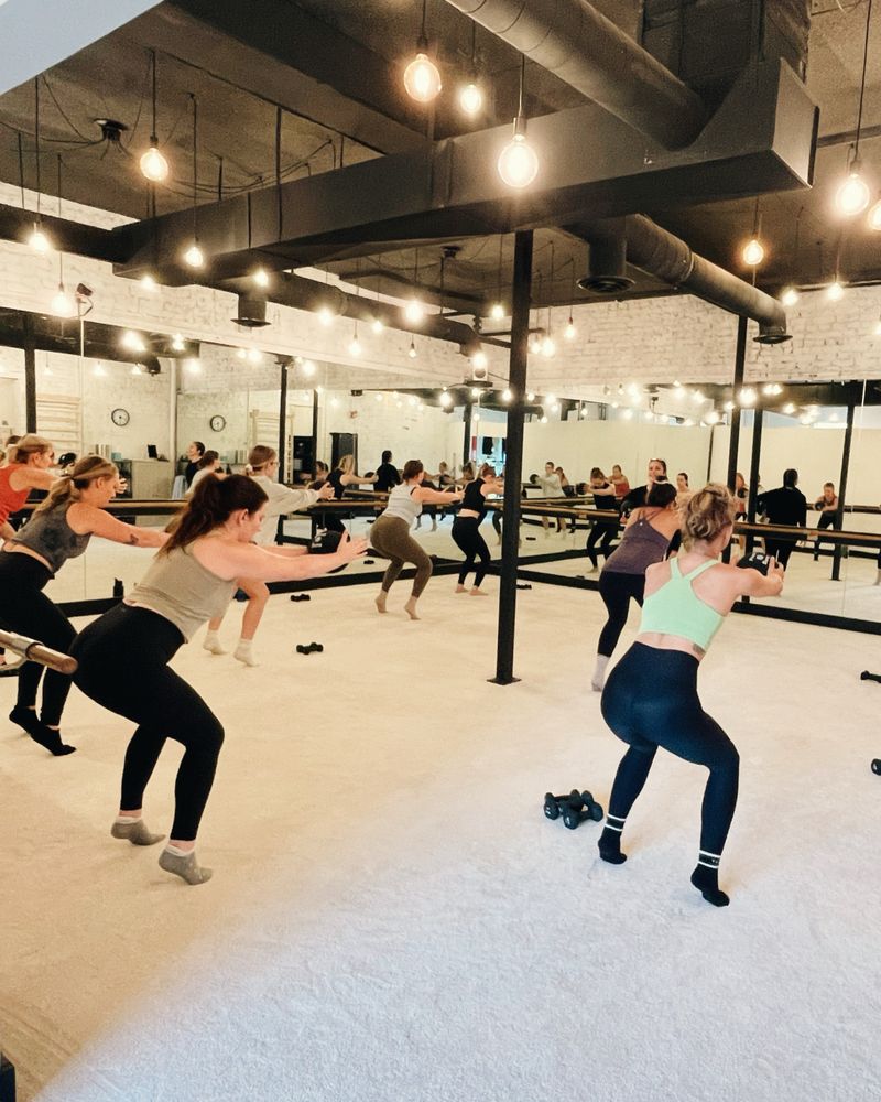 Pivot Barre Studio Logo