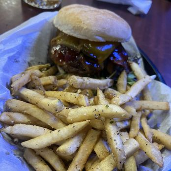 LUCKY’S IRON DOOR ROADHOUSE - Updated June 2025 - 429 Photos & 401