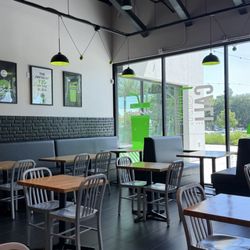 Calikid Burgers N Shakes - Seating