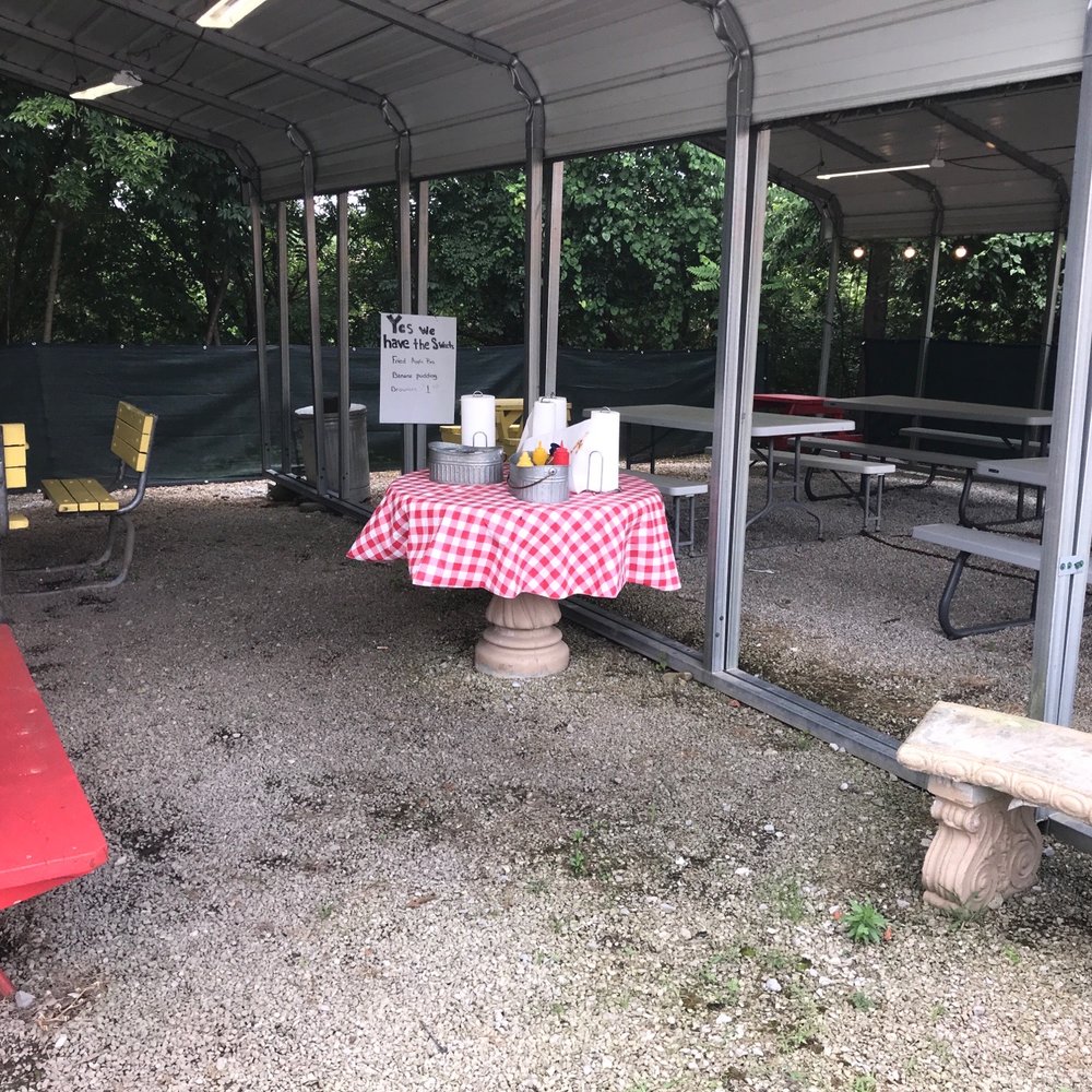 Pit Stop Bar-B-Que - Outdoor seating - Barbeque Near Me - Strawberry Plains, Tennessee Pit Stop Bar-B-Que - Outdoor seating - Barbeque Near Me - Strawberry Plains, Tennessee