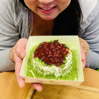Matcha En - Matcha Milk Cap Cake - Desserts Near Me - Chicago, Illinois