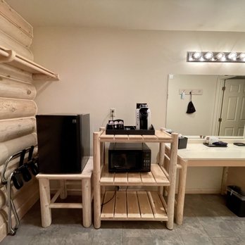 Bonners Ferry Log Inn - Bathroom - Hotels Near Me - Bonners Ferry, Idaho