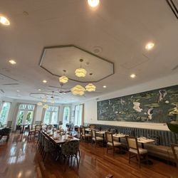 Lakeside Bar & Grill