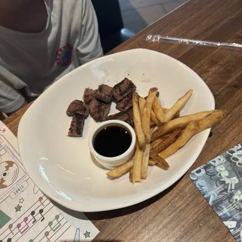 Yard House - Kids Sirloin Steak - New American Near Me - Tucson, Arizona Yard House - Kids Sirloin Steak - New American Near Me - Tucson, Arizona