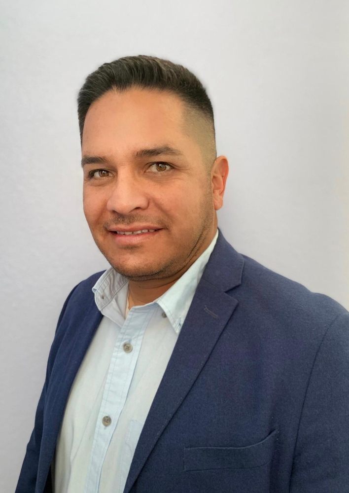 FARMERS INSURANCE - OSCAR MARTINEZ - Updated May 2024 - 337 N Zaragoza