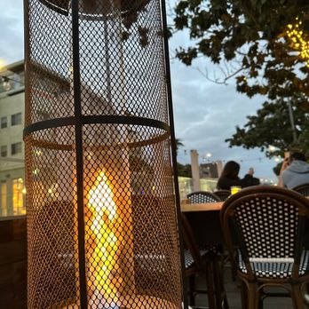 Bodega Wine Bar - Outdoor seating area - Wine Bars Near Me - Santa Monica, California