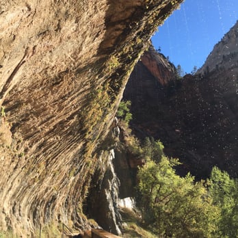 Weeping Rock - Hiking Near Me - Springdale, Utah