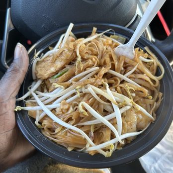 Lotus Thai Dining - Shrimp & Chicken Pad Thai - Thai Near Me - Columbia, South Carolina