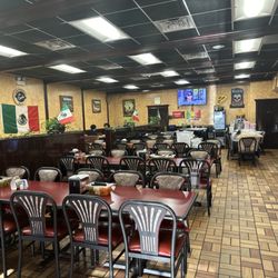 Taqueria Los Comales - Dining area