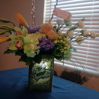 Grey House Blooms - This is the shot my sister sent me! Thanks again for working with me and including the vase I sent you! It turned out just gorgeous!!! - Florists Near Me - Schertz, Texas Grey House Blooms - This is the shot my sister sent me! Thanks again for working with me and including the vase I sent you! It turned out just gorgeous!!! - Florists Near Me - Schertz, Texas