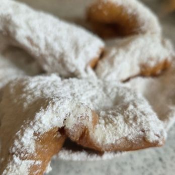 Cafe Du Monde - Beignets - Cafes Near Me - New Orleans, Louisiana