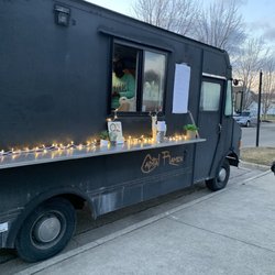 Exterior of the food truck (nice decor at their walk up window!)