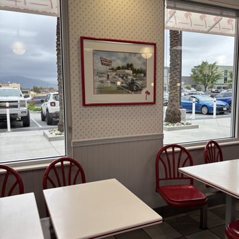 In-N-Out Burger - Burgers Near Me - Highland, California In-N-Out Burger - Burgers Near Me - Highland, California