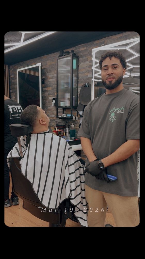 The Broadway Barber House Logo