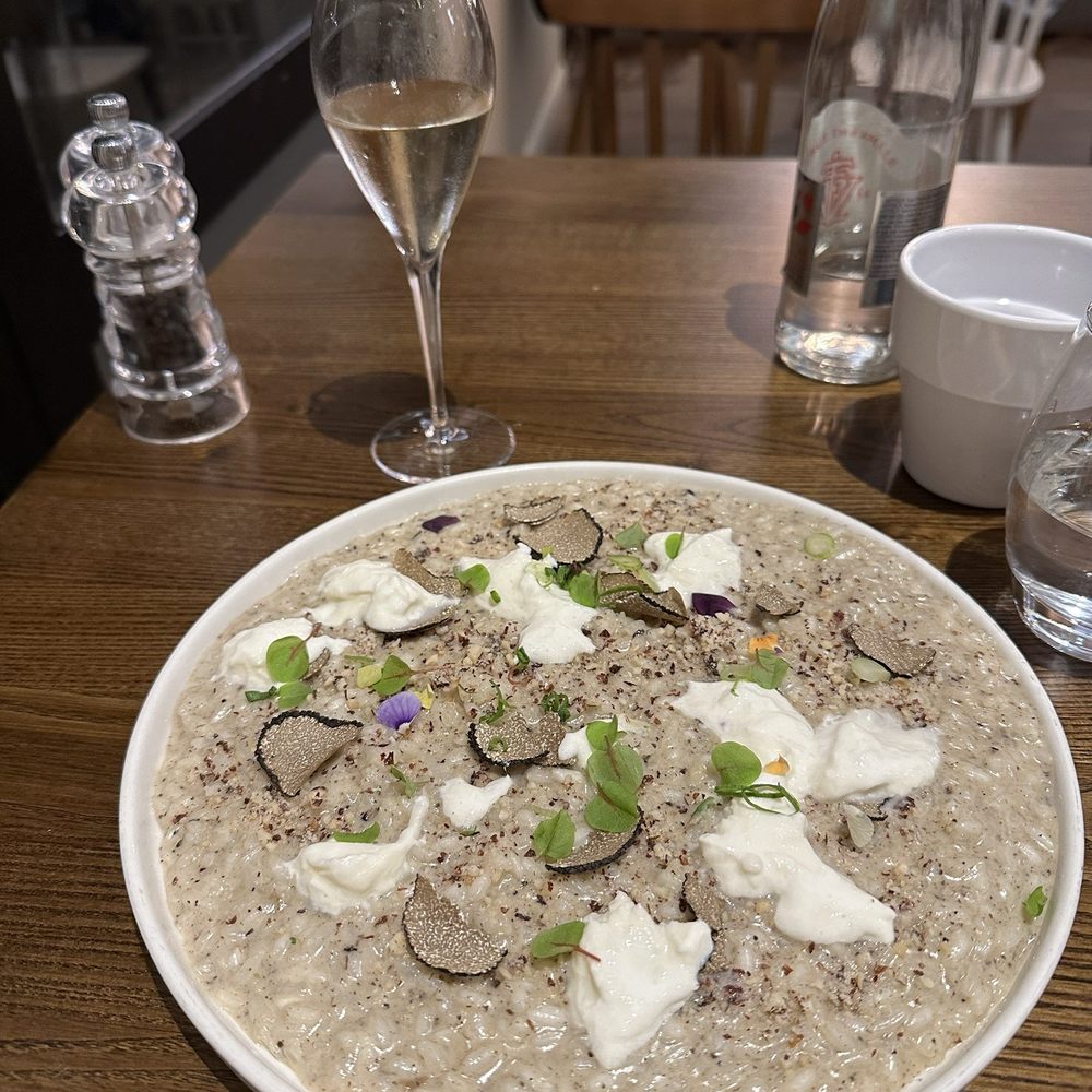 High stakes battle for clients and components, image size:1000x1000