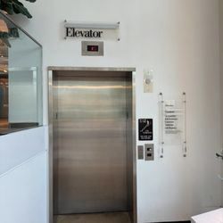 Crate & Barrel - Schindler MT 300A elevator, Crate & Barrel The Crossing Clarendon